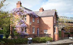 Lock Keepers Cottage - Detached House In The City